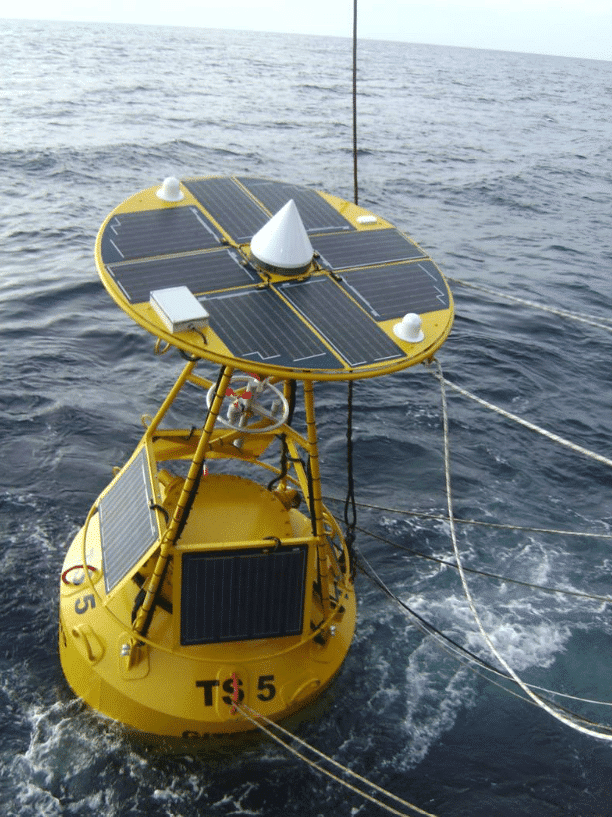 Boje und Seezeichen mit Funkanlage und Messeinheiten zur Frühwarnung mit Solarmodulen von Solara.